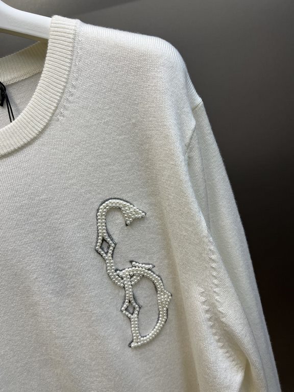 p375 Dior Dior Beaded SweaterThis section is made of 10 cashmere 50 wool 40 polyamide fiber, 16 count blended yarn, using 12 knitting machine 1  1 rib   plain process, the pattern at the first to the board to do plain em