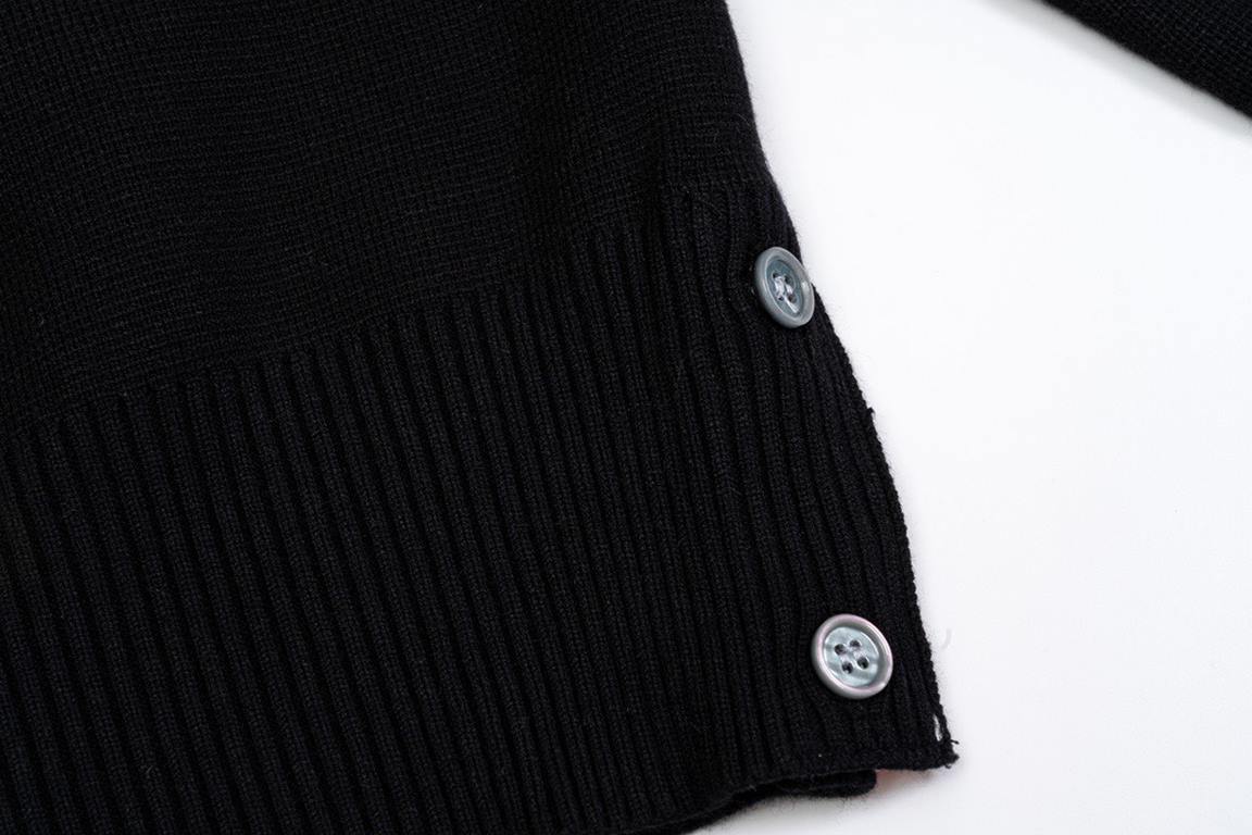 P230 Thom Browne   Thom Browne Waffle SweaterTB classic four-bar basic style year after year are wearing the classic models must choose the quality of   all of the color fixed dye containing wool cotton yarn, soft skin-f