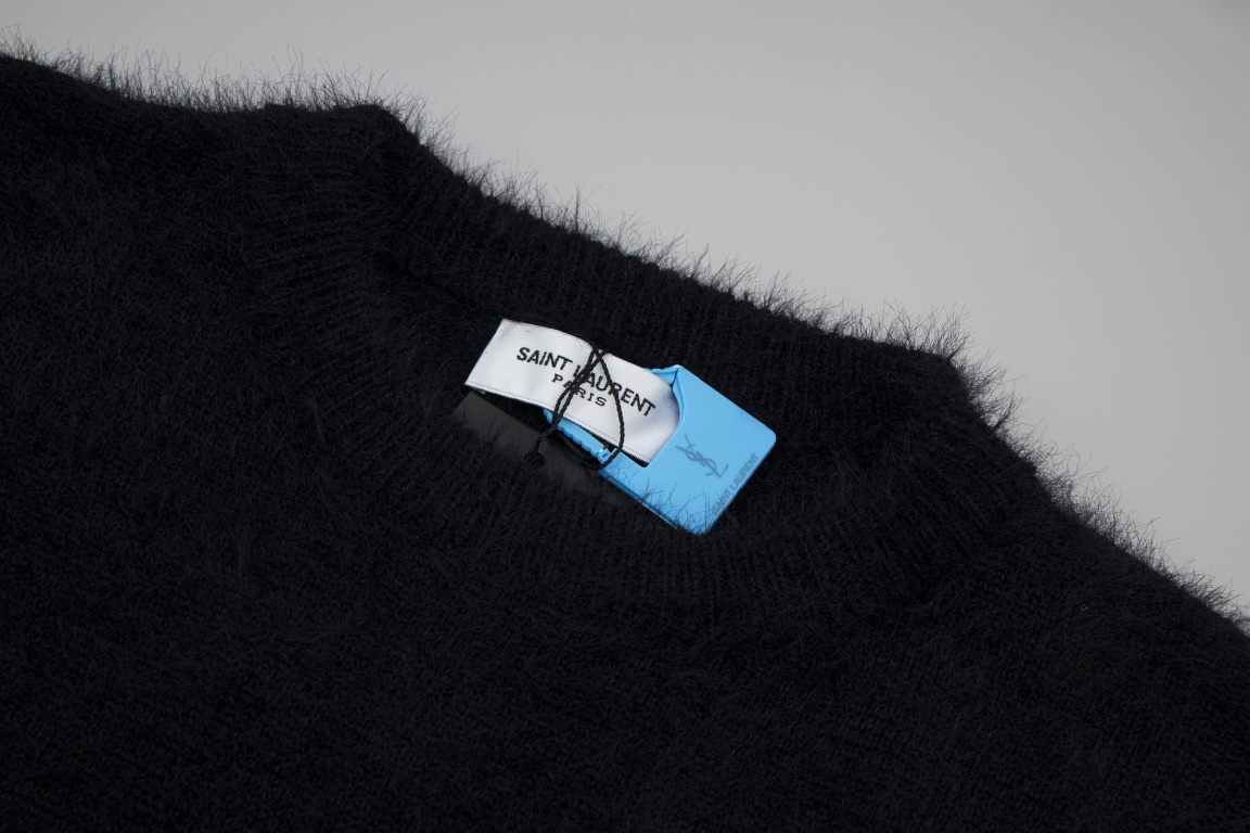 P235YSL Saint Laurent mink monogrammed jacquard long sleeve sweaterSable and seahorse blend, brushed and double-pulled.The fabric is soft and delicate, very drapeySize XS S M L Original fabric 75% mink, 25% mohair.Differ