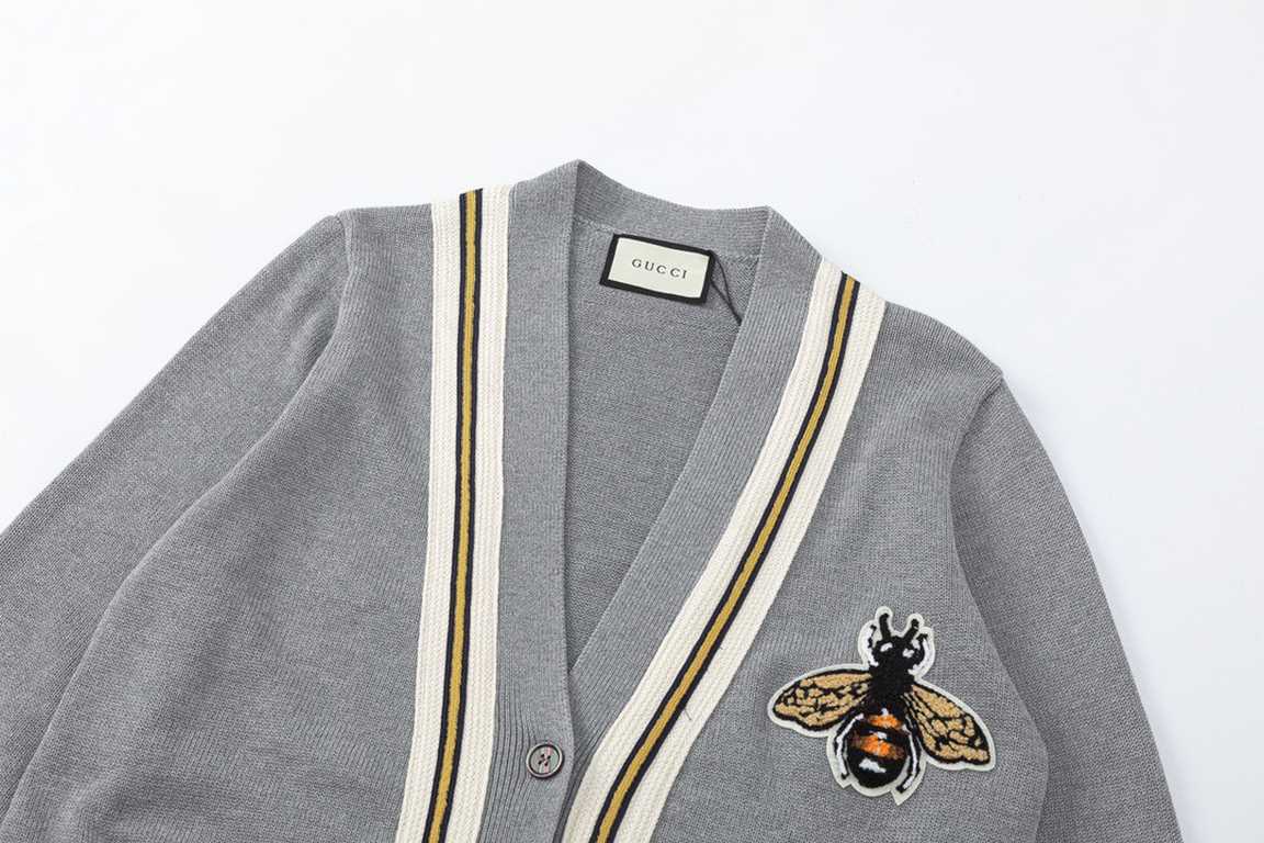 275GucciGucci 20Fw Chest Bee Wool Cardigan JacketTop quality full custom wool material texture soft and cozy cardigan originator the only z-typed correct version on the market! Customized original double webbing colorful