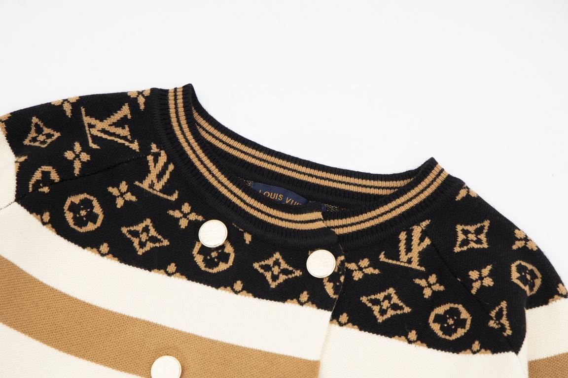 255Model No. C25LV Louis Vuitton FallWinter Exclusive Old Flower Logo Knit Cardigan JacketElegant this piece is also cardigan This small cardigan casually collocation do not too absolute son Adopted wool blended delicate