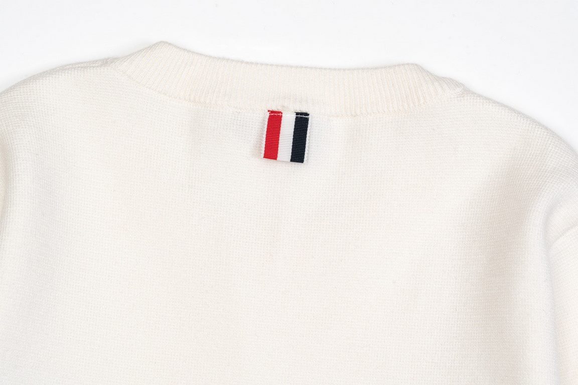 P230 Thom Browne   Thom BrowneTB classic four-bar basic style year after year are wearing the classic models must choose the quality   all the color fixed dye containing wool cotton yarn, soft skin-friendly, double knit 