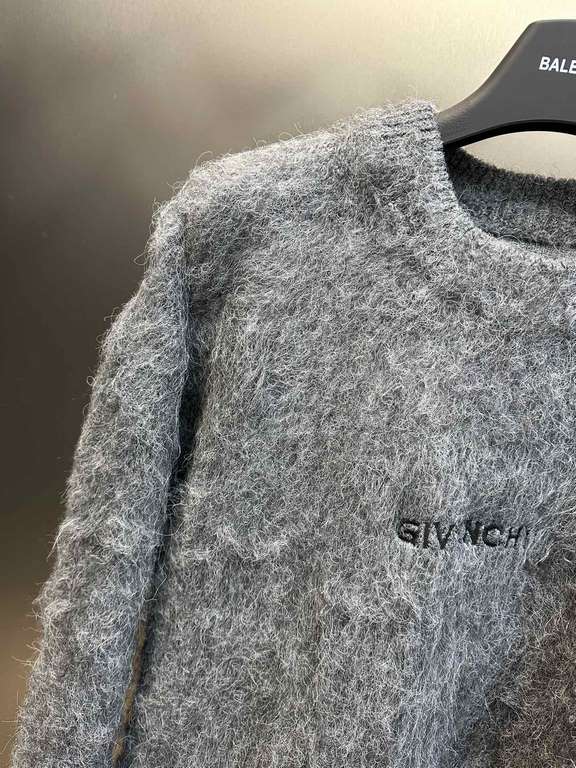 p395 Givenchy dog head mohair sweaterThe fabric is made of high content mohair, containing 60% wool content, the back of the dog's head is jacquarded with imported machines, the front embroidery is embroidered with lette