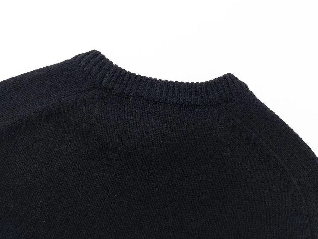 P290 Dior Dior CD2023FW New Wool Plain Christian Dio^Atelier Embroidered Knit Pullover Sweater.Paying homage to the Dio designer   this knitwear piece is crafted from wool plain knit and adorned with Christian Dio^Atelie