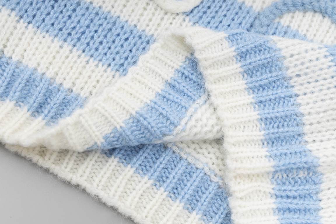 P235LOEW Striped colorblocked sweater with handmade appliquéd flowersBlue and white stripe color combinationThe loom makes the twisted stripes individually and then the lace is sewn by hand, which takes a long time.Size 