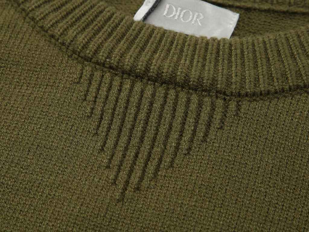 p245Dir Dior   2022 Autumn and Winter new, the latest official website fashion round neck sweater, the official website synchronization, counter custom fabrics! Close to the skin comfortable, durable and good to wear, th