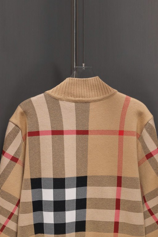 335 (not in stock to staple)Bbr Burberry High Edition Plaid Wool Jacquard CardiganThe latest shelves wool knit sweater hot online, the official website price ￥ 9145 is still the eternal classic plaid elements, this year'