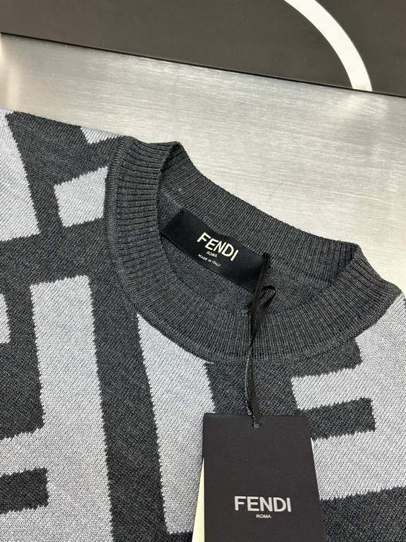 p365 FENDI Fendi Gray Cashmere SweaterDark gray wool yarn material, decorated with light gray beveled edges oversized FF pattern inserts, 90% cashmere, fitted pullover version.Size 48.50.52.54