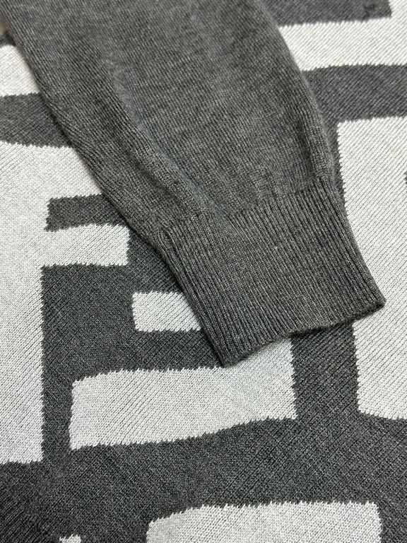 p365 FENDI Fendi Gray Cashmere SweaterDark gray wool yarn material, decorated with light gray beveled edges oversized FF pattern inserts, 90% cashmere, fitted pullover version.Size 48.50.52.54