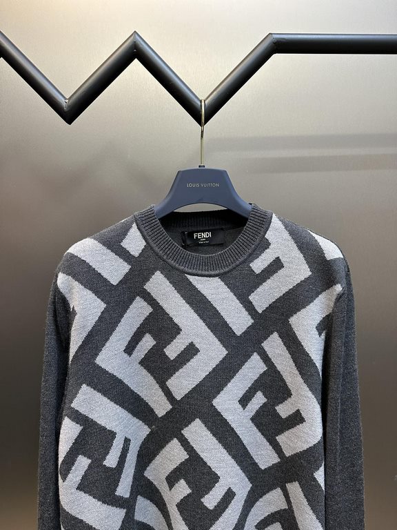 p365 FENDI Fendi Gray Cashmere SweaterDark gray wool yarn material, decorated with light gray beveled edges oversized FF pattern inserts, 90% cashmere, fitted pullover version.Size 48.50.52.54