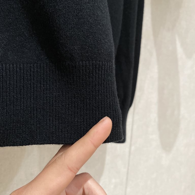 Support after-sales after the yearBurberry, 2023 new high-neck wool sweater has a delicate and soft feel, can be directly in contact with the skin, so that the warmth of the yarn changes out of the delicate texture, the 