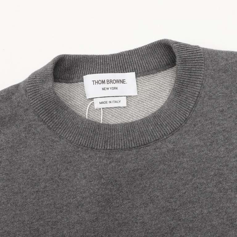 335Thom Browne  Tom Brown Puppy Crew Neck SweaterGermany STOLL imported machine knitting, air layer jacquard supply, fan kite picture color spun yarn hanging eye spacer, arm loop spacing even lines. This product accordin