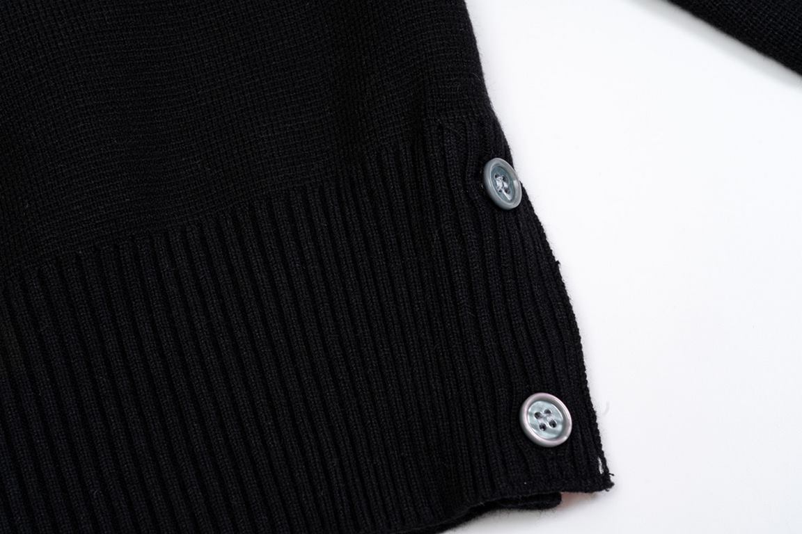 210Thom Browne   Thom Browne Waffle SweaterTB classic four-bar basic style year after year are wearing the classic models must choose the quality of   all the color fixed dye containing wool cotton yarn, soft skin-friend