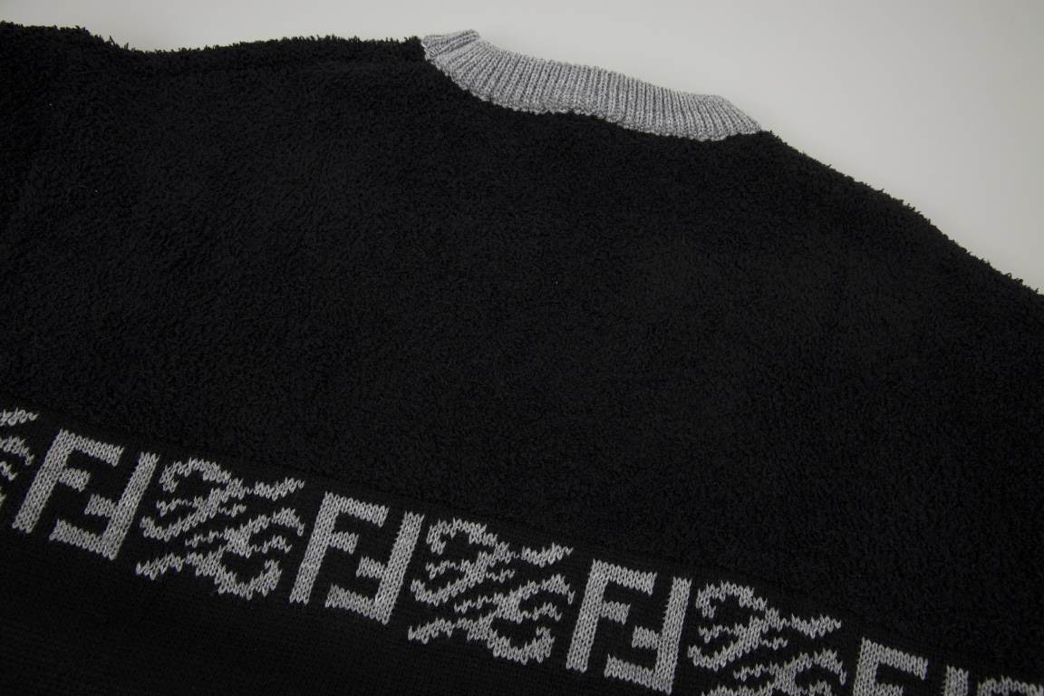 P225FEND Fendi lambswool jacquard long sleeve sweaterLamb's wool and lambswool half-patch fabric is soft and delicate.Partial jacquard design, front and back alignmentSize XS S M L Original Fabric 45% Lamb's wool, 45% La