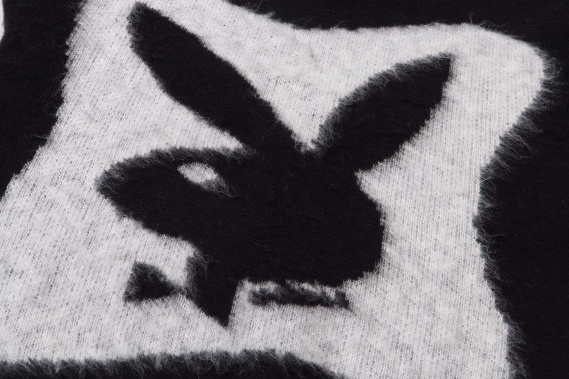 245 Model No. Y480slp x playboy rabbit head mohair sweaterMade of 116th super soft mohair, the color and thickness are customized according to the Y version, knitted on a Nissan Sima hanging machine. The rabbit's head pa