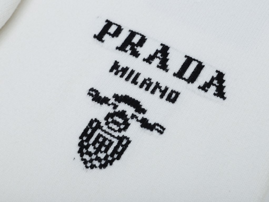 P250Prada collar triangle exclusive logo design Wool crew neck sweaterExclusive to the marketIt is not made of market wool by washing.500KG for each color.Selected first-class woolen factories as OEMCustomized washing ma