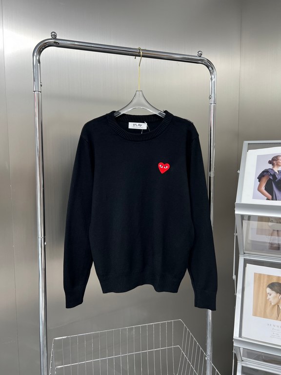 138  Paly Rei Kawakubo Classic love   sweater never out of fashion models  , outside wear inside take are no problem ! Wool blend material, warmth is super good, the classic is as long as you wear not bad will not be out