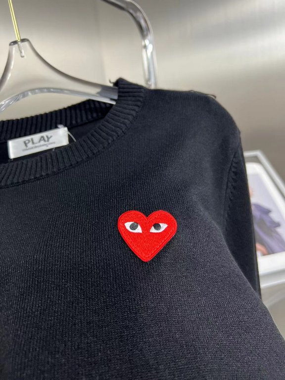 138  Paly Rei Kawakubo Classic love   sweater never out of fashion models  , outside wear inside take are no problem ! Wool blend material, warmth is super good, the classic is as long as you wear not bad will not be out