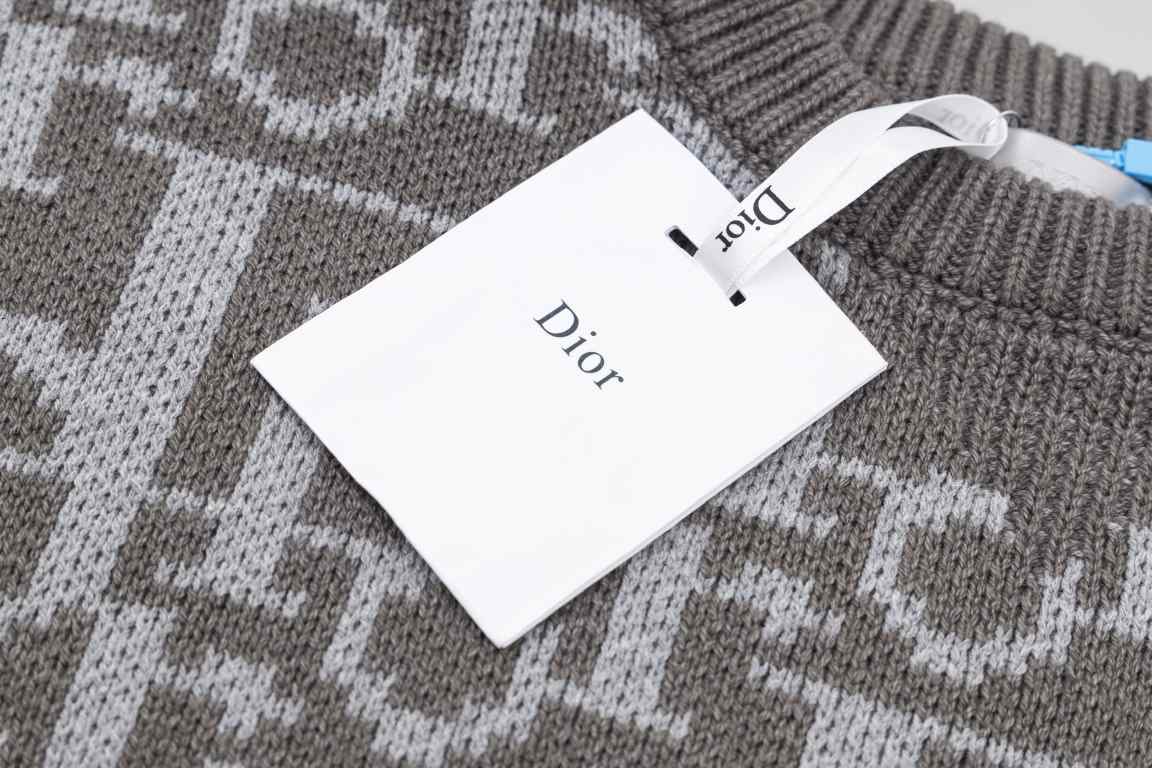 P230DIO Dior Old Flower Full Jacquard Long Sleeve SweaterCustom knit and dyed blended yarnWith full width imported 7-needle jacquardClear jacquard textureSize XS S M L Original fabric 75% wool, 15% acrylicCrafted with Im