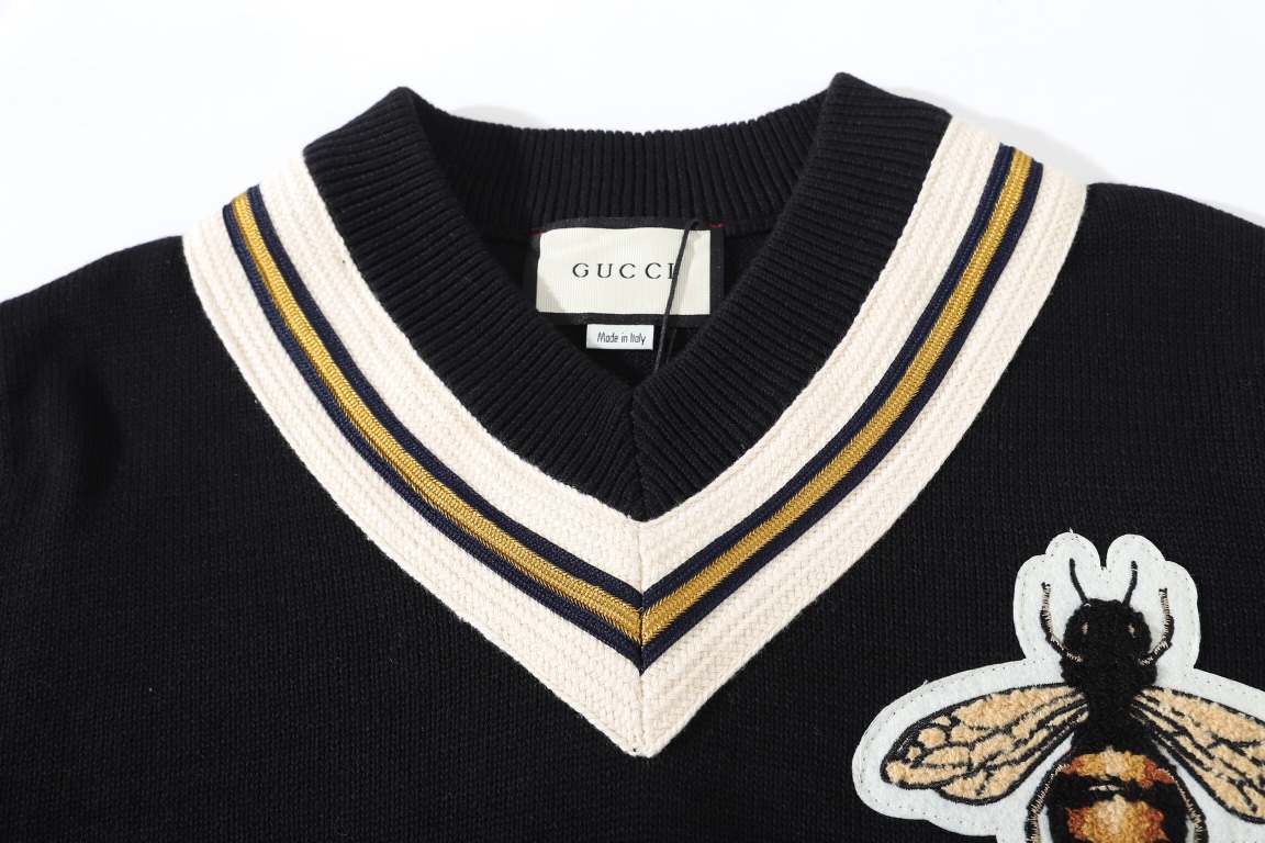 P235 【High qualityGucciGucci classic bee V-neck sweater.Classic evergreen models Wool and long-staple cotton blend Soft and cozy texture Factory OEM details unbeatable The only ZP version of the correct version on the ma