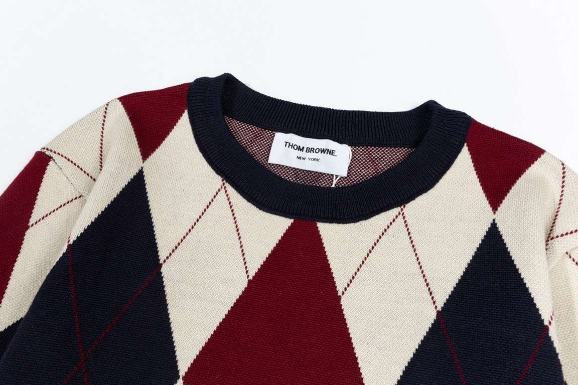 280Thom Browne   Thom Browne diamond black and red splicingTB classic four-bar basic style year after year are wearing the classic models must choose the quality of   all the color fixed dye containing wool cotton yarn, 