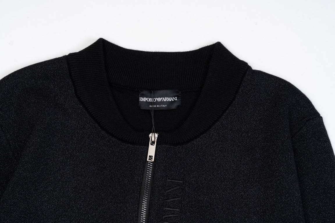 225EMPORIO ARMANI Armani letter embroidered zipper cardiganAll of the color fixed dyeing cotton yarn containing wool, soft skin-friendly, double knitting is very thick, feel invincible good, get in the hands of the textu