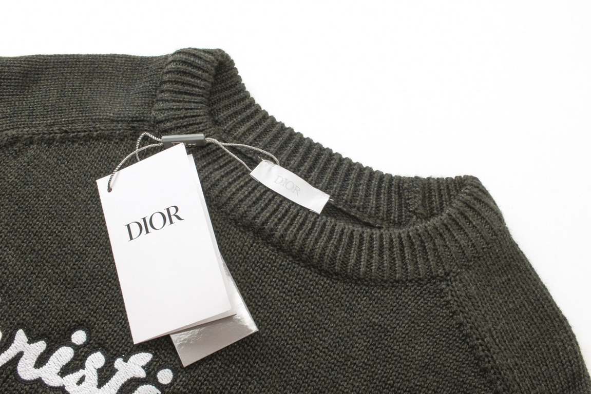 P290 Dior Dior CD2023FW New Wool Plain Christian Dio^Atelier Embroidered Knit Pullover Sweater.Paying homage to the Dio designer   this knitwear piece is crafted from wool plain knit and adorned with Christian Dio^Atelie