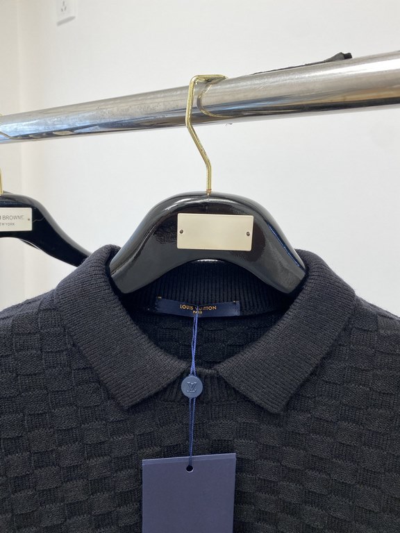 Support for after-sales after the yearLouis Vuitton, 2023 new wool sweater has a delicate and soft feel, can be directly in contact with the skin, so that the warmth of the yarn changes out of the delicate texture, the t