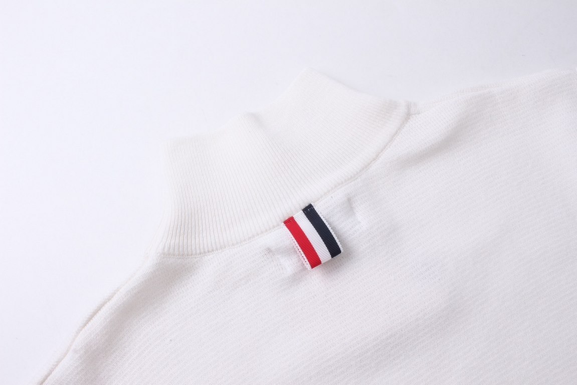 p225Thom Browne  TB23 fall and winter new four bar turtleneck sweater100% Cotton, soft and delicate wool knit, finely crafted and unique! The best-looking style of the academy, the hem, the arms of the opposite version o