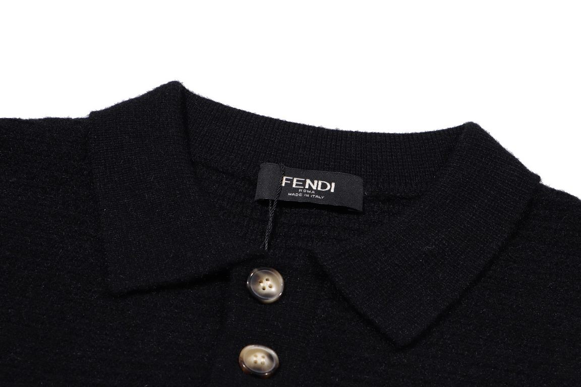 P260, Fendi 23ss latest models of autumn and winter fashion sweater knitted, the top version of the waffle Gertie knitted log0 solid color counter models wool lapel pullover, counter a touch of the same to create the top