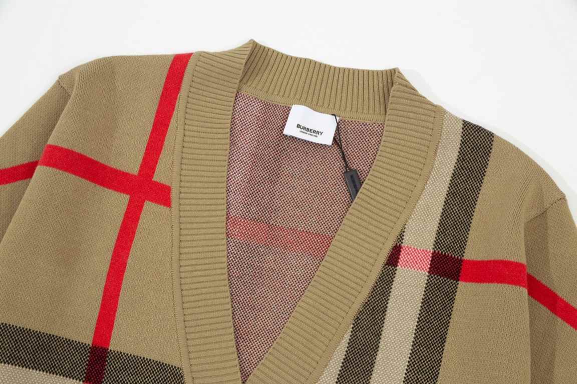 P265 BURBERRY Burberry. Colorblocked plaid classic colorblocked cardigan jacketAll of the color fixed dyeing cotton yarn containing wool, soft and skin-friendly, double knitting is very thick, feel invincible good, get i