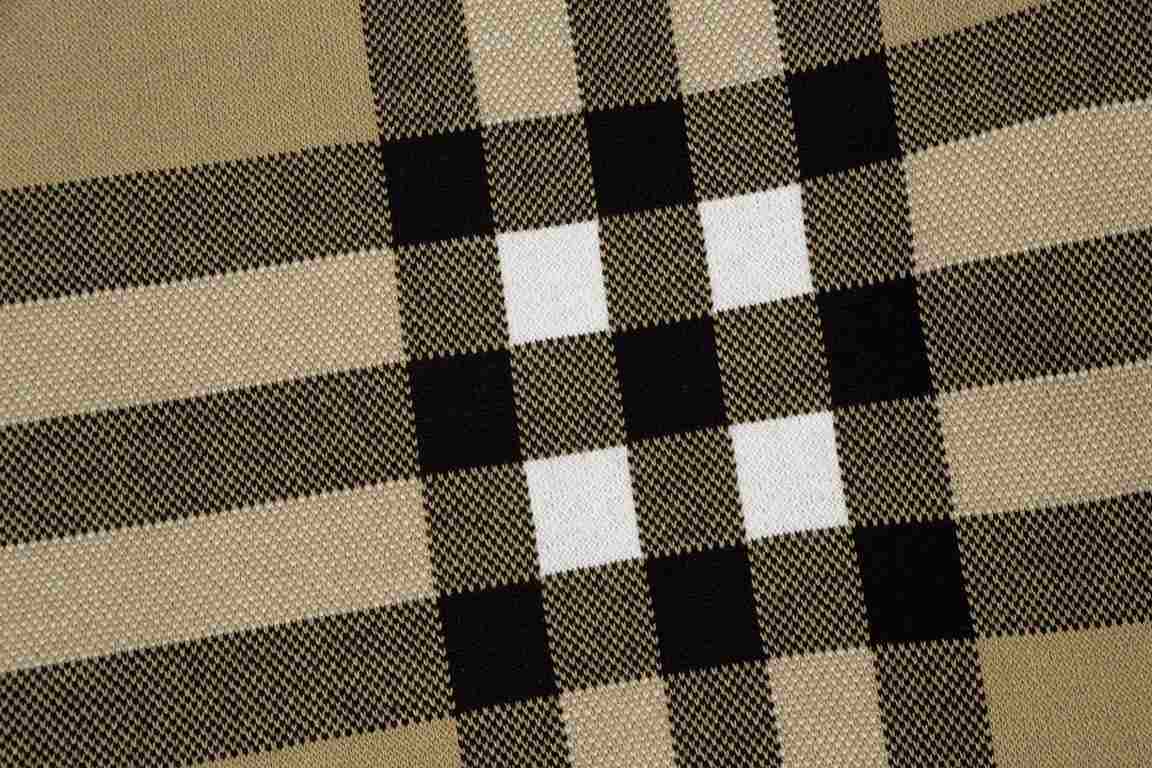 P265 BURBERRY Burberry. Colorblocked plaid classic colorblocked cardigan jacketAll of the color fixed dyeing cotton yarn containing wool, soft and skin-friendly, double knitting is very thick, feel invincible good, get i