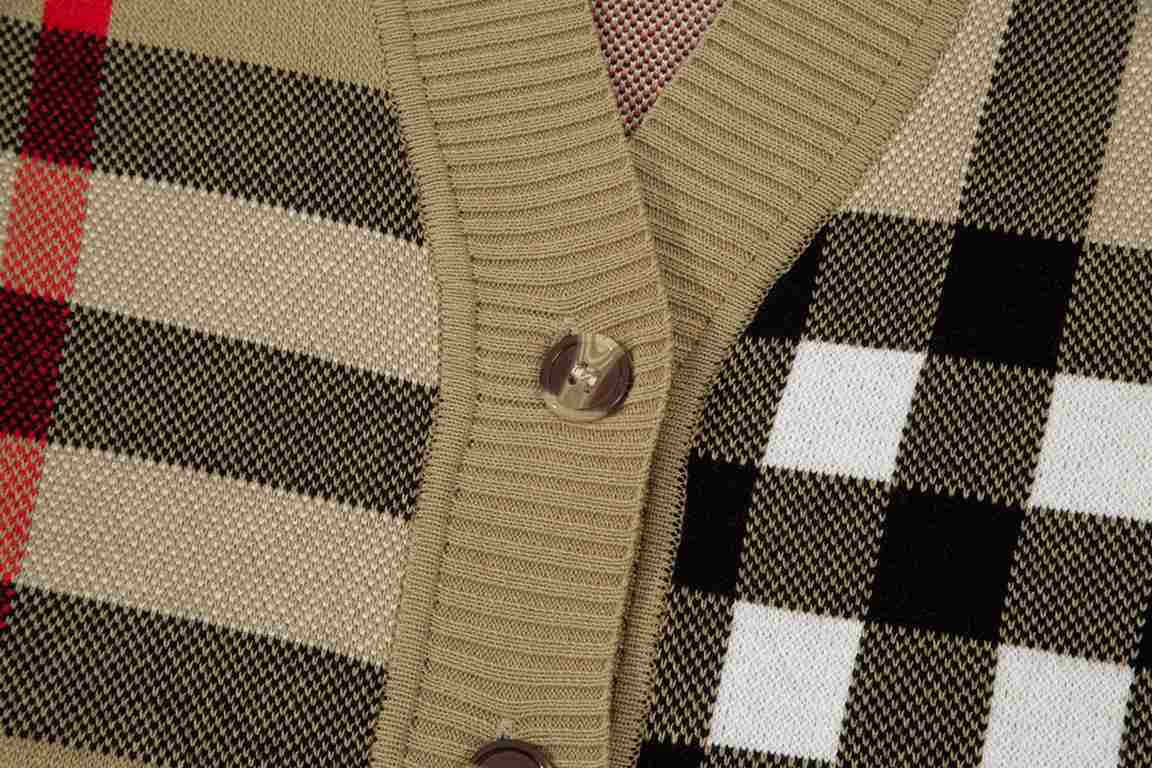 P265 BURBERRY Burberry. Colorblocked plaid classic colorblocked cardigan jacketAll of the color fixed dyeing cotton yarn containing wool, soft and skin-friendly, double knitting is very thick, feel invincible good, get i