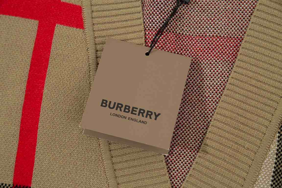 P265 BURBERRY Burberry. Colorblocked plaid classic colorblocked cardigan jacketAll of the color fixed dyeing cotton yarn containing wool, soft and skin-friendly, double knitting is very thick, feel invincible good, get i