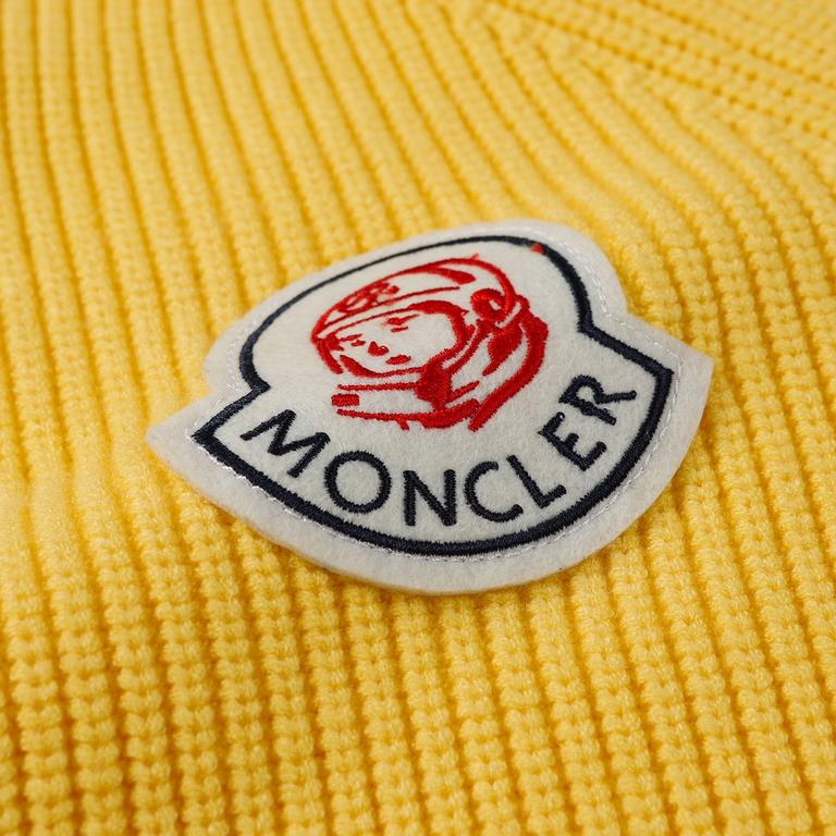 P290  MoncIer x BBC co-branded bright yellow knitmoncIer and bbcicecream officially unveil their special edition collaboration.Celebrating the 20th anniversary of the BBC, the luxury streetwear imprint founded by pharreI