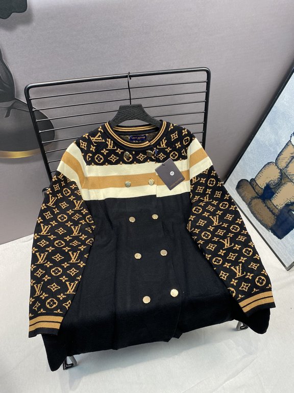 225 LV Louis Vuitton Exclusive FallWinter Old Flower Logo Knit Cardigan JacketElegant this piece is also cardigan This small cardigan casually collocation do not too absolute son The use of wool blended delicate fabric w