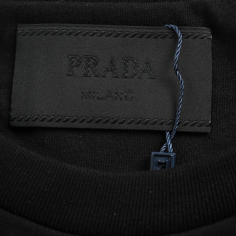 PradaPrada 24ss Triangle Logo Embossed Short SleeveCustomized 270 grams of double yarn compact linen-cotton fabric, 1  1 fine cotton ribbed, glossy engraved film stamping, engraved on the garment through thermal conversi