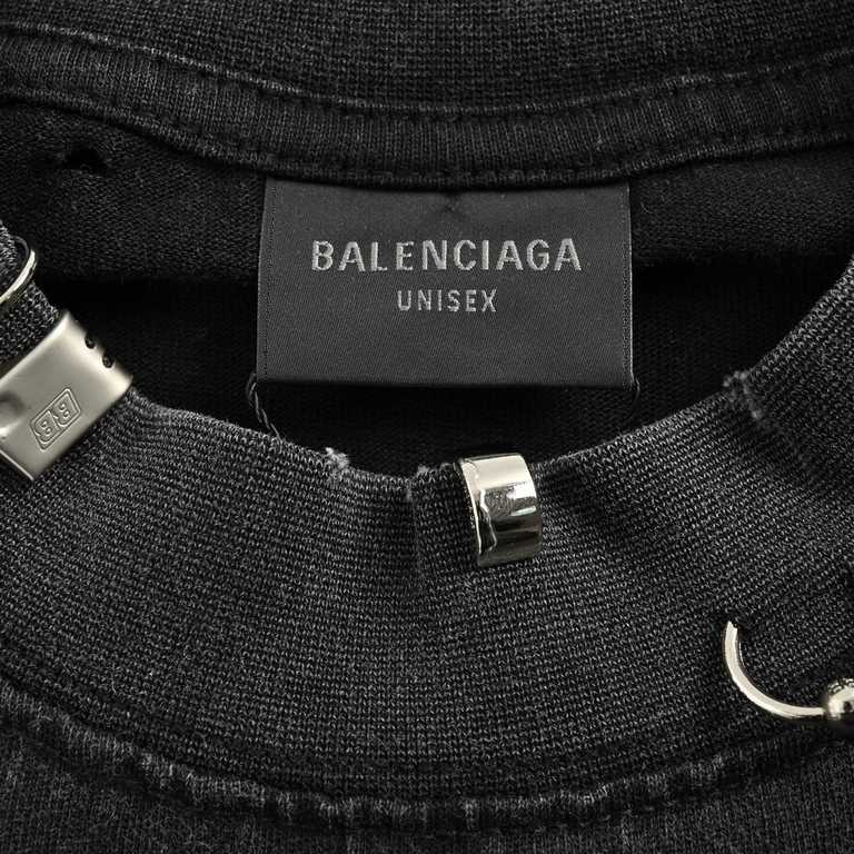 BalenciagagBalenciaga 23ss Studded Pierced Washed Short SleeveHeavy-duty materials 11 original molding. Neckline with fire engine header. Hardware with monogram. Hand wash recommended.  280g cotton compact fabric. 380g d