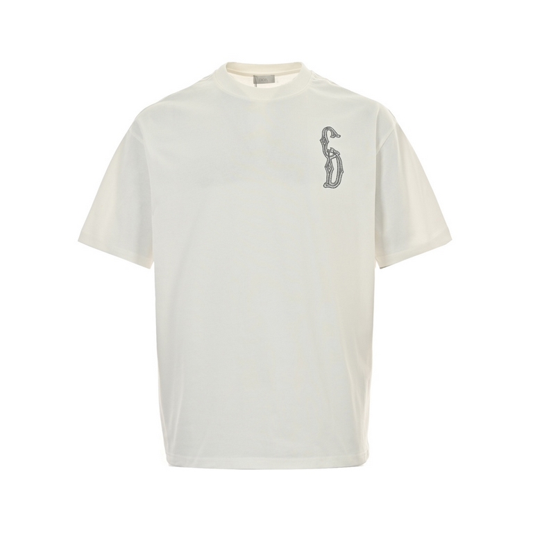 DiorDior 24ss short sleeve with embroidered silver thread lettersThe fabric is made of 32 count 300 grams double stranded selvage fabric, which is smooth to the touch and not easily deformed.The craftsmanship is made of 