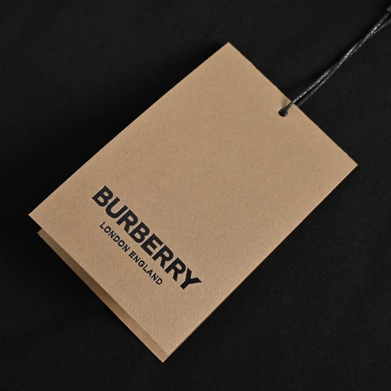 BurberryBurberry Classic Embossed TB Letter Short SleeveThe fabric is 60s double strand double yarn 100% cotton fabric printing using Japan imported pearl pulp first bottoming and then printing color and then wrapping a 