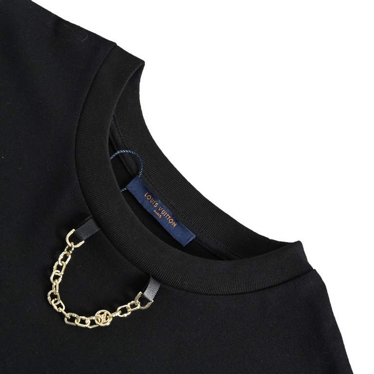 Louis VuittonLouis Vuitton 23ss Tannin Denim Pocket Short SleeveHardware chain embellished neckline, simple and stylish, on the top of the versatile must-have items.Customized 240 grams of the same vat-dyed fabric feels 