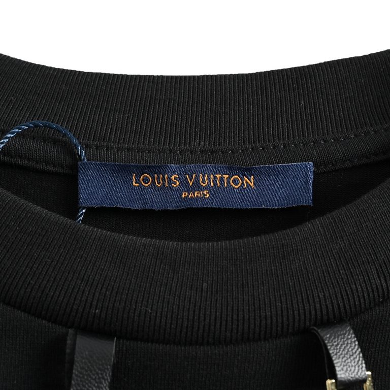 Louis VuittonLouis Vuitton 23ss Tannin Denim Pocket Short SleeveHardware chain embellished neckline, simple and stylish, on the top of the versatile must-have items.Customized 240 grams of the same vat-dyed fabric feels 