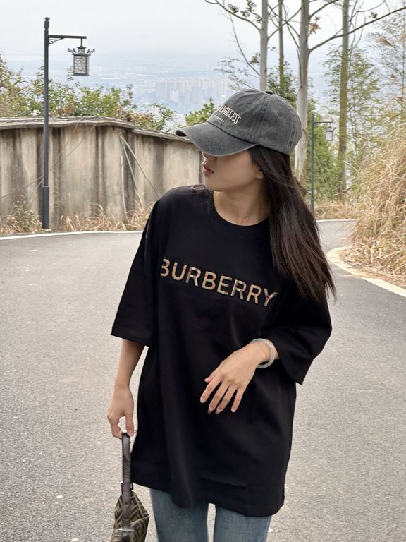 #BurberryBurberry 24ss Grid Embossed Letter Short Sleeve Up