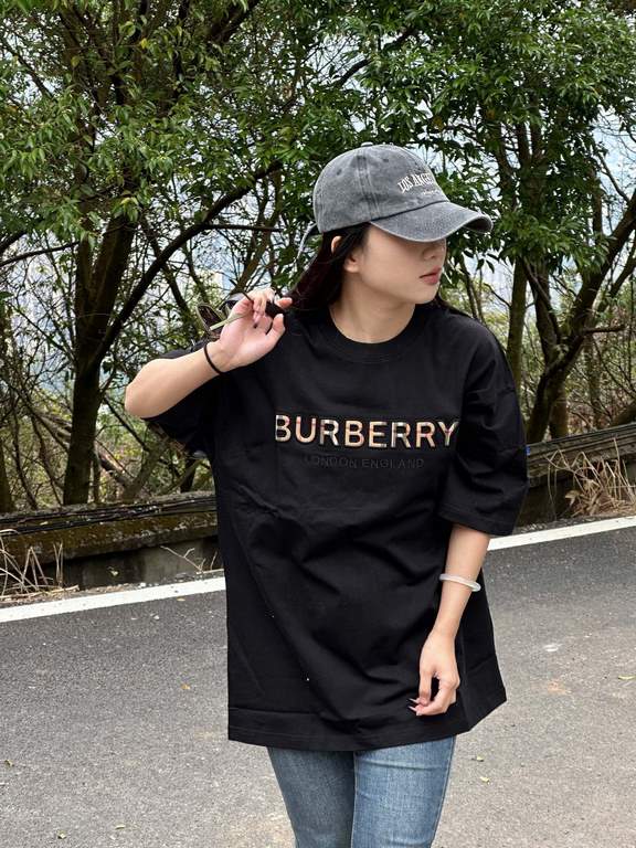 #BurberryBurberry 24ss Grid Embossed Letter Short Sleeve Up