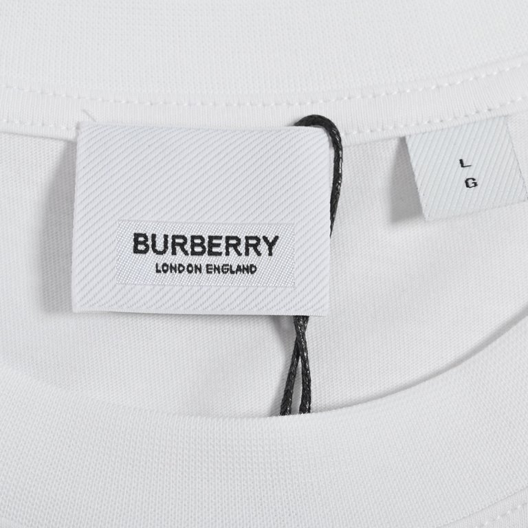 BurberryBurberry 22ss Embossed Gum Lettered Slogan Short SleeveMade of 50S double strand full mercerized cotton fabric, 2×2 combed cotton compact spun thread, collar and shoulder double needle walking thread work. Custom