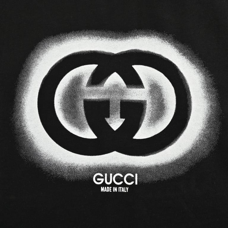 GucciGucci 24ss Double G Letter Print Short SleeveAdopting three-dimensional double G icon, different from the ordinary printing icon, fixed weave cotton sweater fabric, comfortable and breathable not easy to deformation