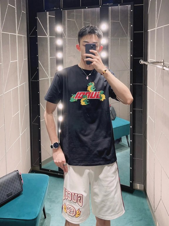 #The upper body effect#GucciSummer new, the year of the dragon limited to small dinosaurs letters logo print round neck short sleeve T-shirt, the year of the dragon as the theme of good luck, the front decorated with Guc