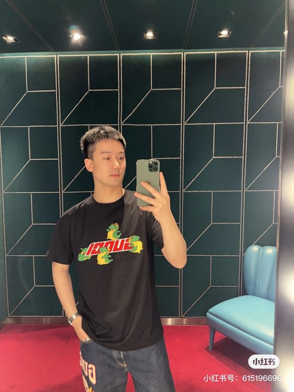 #The upper body effect#GucciSummer new, the year of the dragon limited to small dinosaurs letters logo print round neck short sleeve T-shirt, the year of the dragon as the theme of good luck, the front decorated with Guc