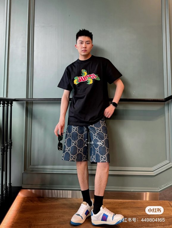 #The upper body effect#GucciSummer new, the year of the dragon limited to small dinosaurs letters logo print round neck short sleeve T-shirt, the year of the dragon as the theme of good luck, the front decorated with Guc