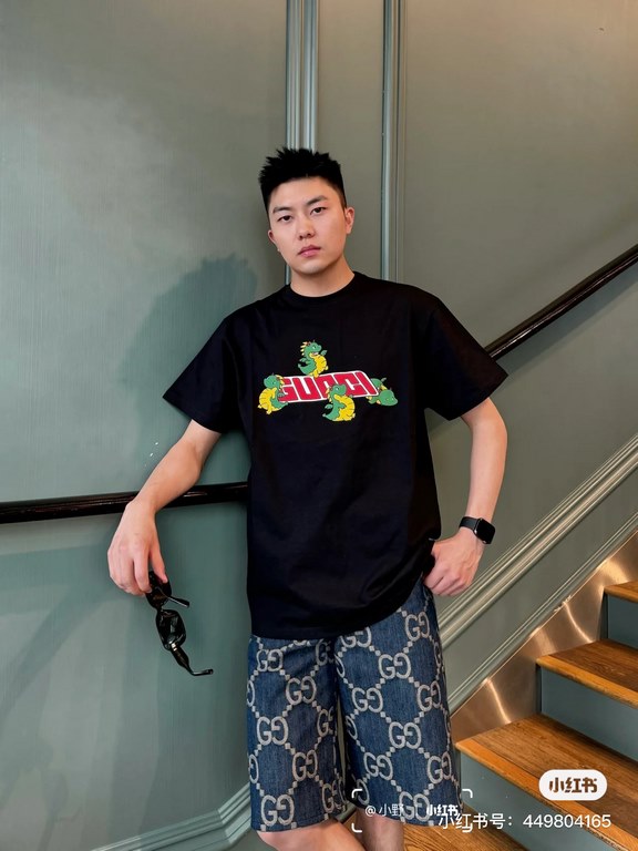 #The upper body effect#GucciSummer new, the year of the dragon limited to small dinosaurs letters logo print round neck short sleeve T-shirt, the year of the dragon as the theme of good luck, the front decorated with Guc